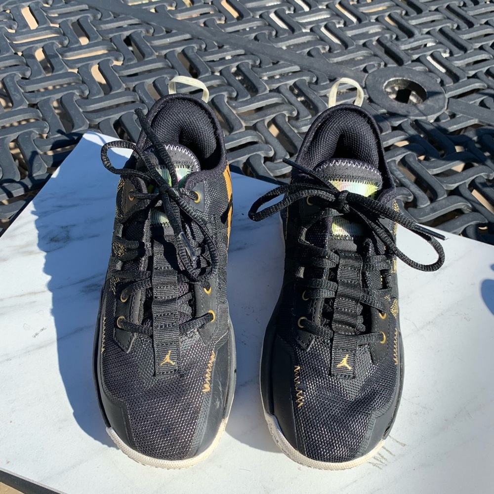 Jordan Westbrook One Take II size 4.5 Y gold and black - Picture 9 of 12